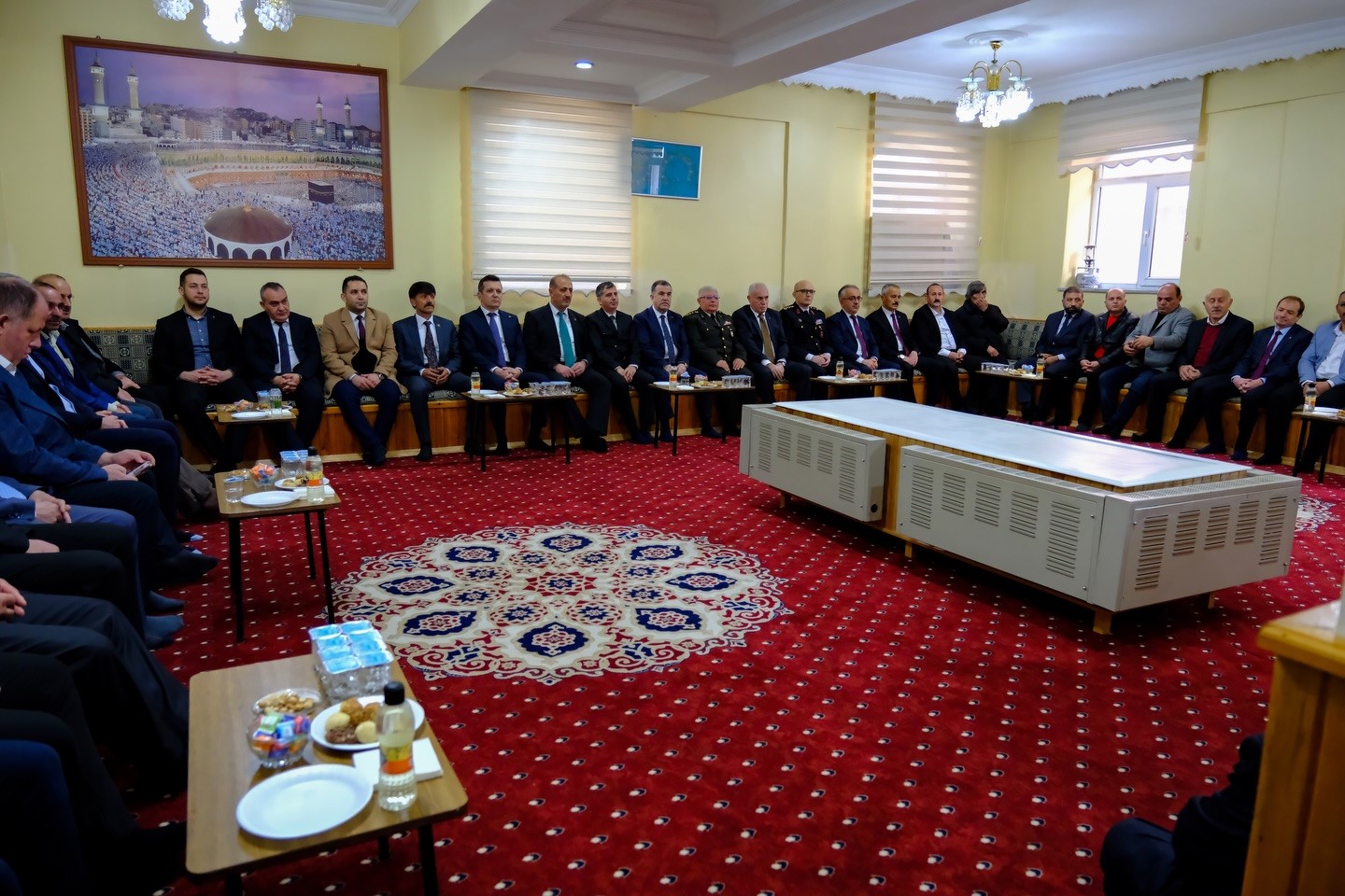 Bayburt’ta mahalle odasında bayramlaşma programı düzenlendi
Bayburt’ta mahalle odasında bayramlaşma programı düzenlendi