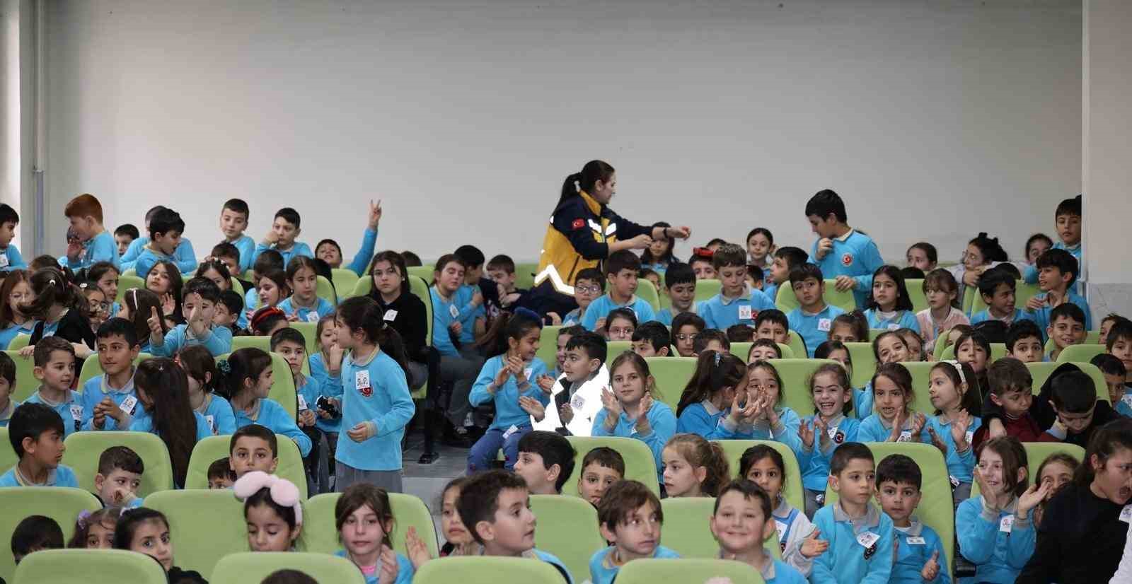 Bayburt’ta öğrencilere yönelik sağlık eğitimi sürüyor
