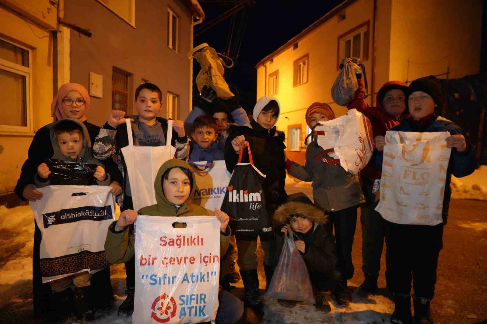 Bayburt’ta on beşi coşkusu: Asırlık gelenek ile çocuklar sokakları şenlendirdi
