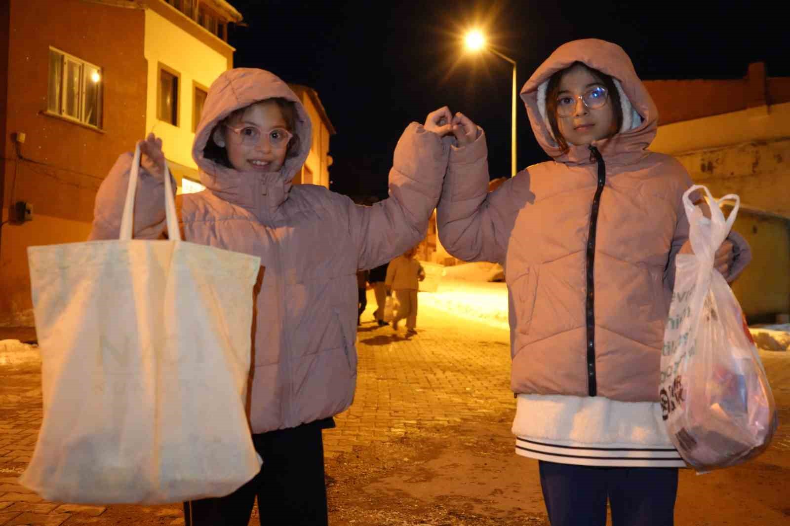 Bayburt’ta on beşi coşkusu: Asırlık gelenek ile çocuklar sokakları şenlendirdi
