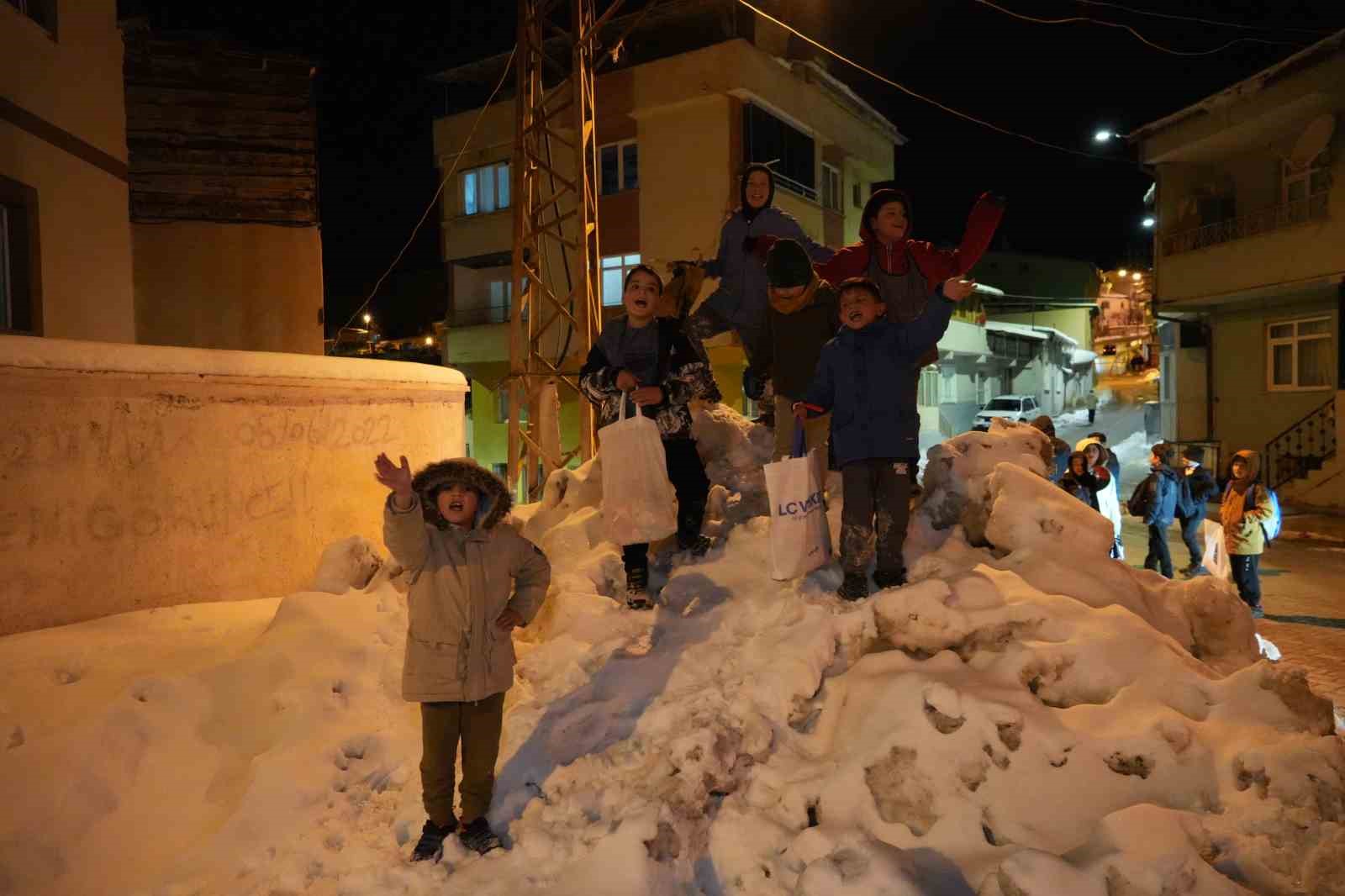 Bayburt’ta on beşi coşkusu: Asırlık gelenek ile çocuklar sokakları şenlendirdi
