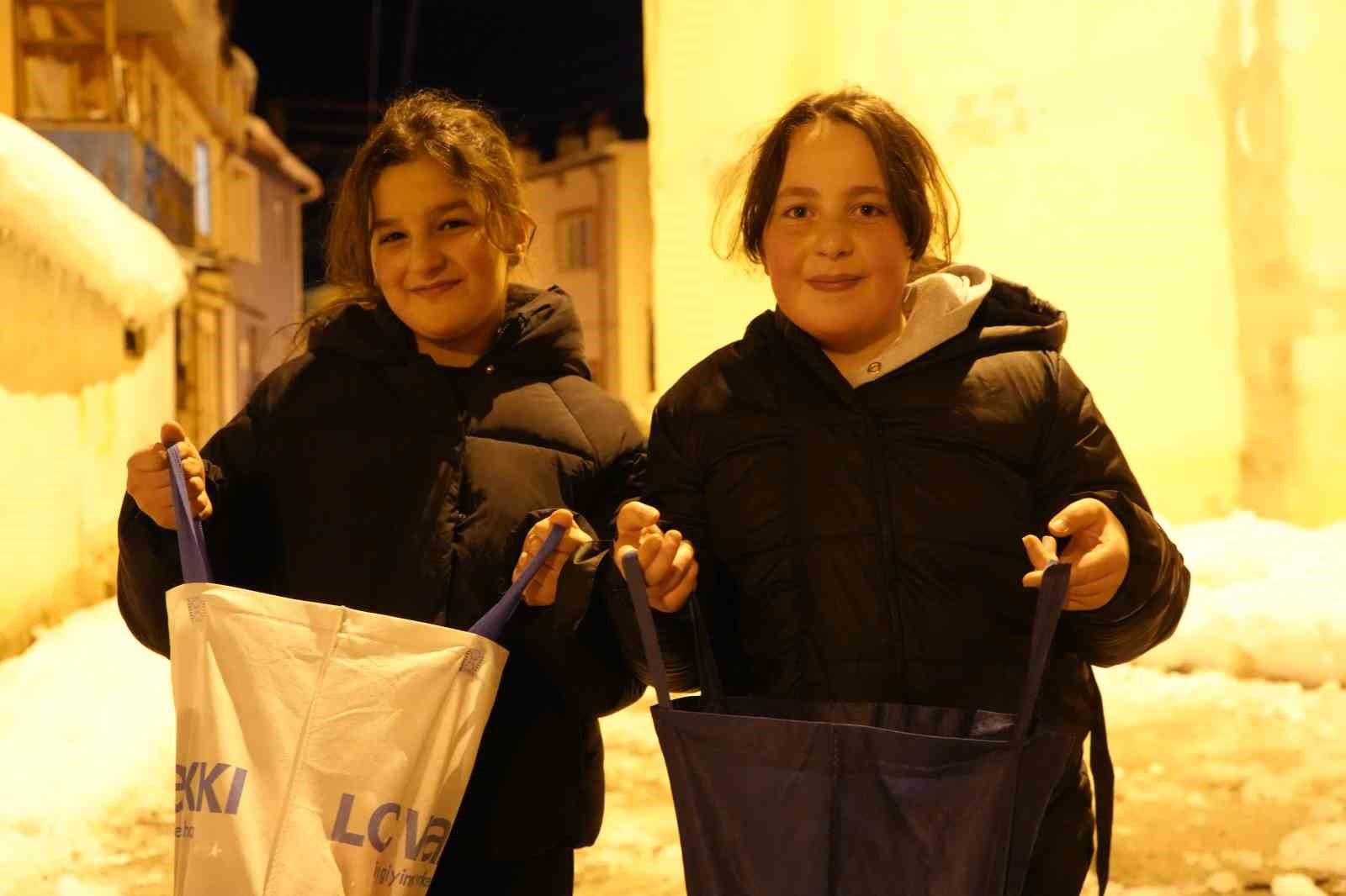 Bayburt’ta on beşi coşkusu: Asırlık gelenek ile çocuklar sokakları şenlendirdi
