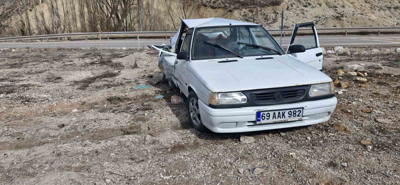 Bayburt’ta tır otomobile çarptı: 3 yaralı
