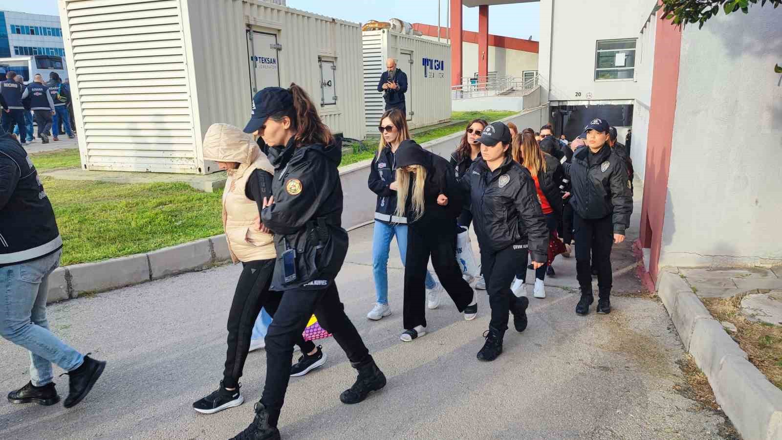 Bayğaralar suç örgütüne yönelik operasyonda gözaltına alınan 287 şüpheli adliyeye sevk edildi
