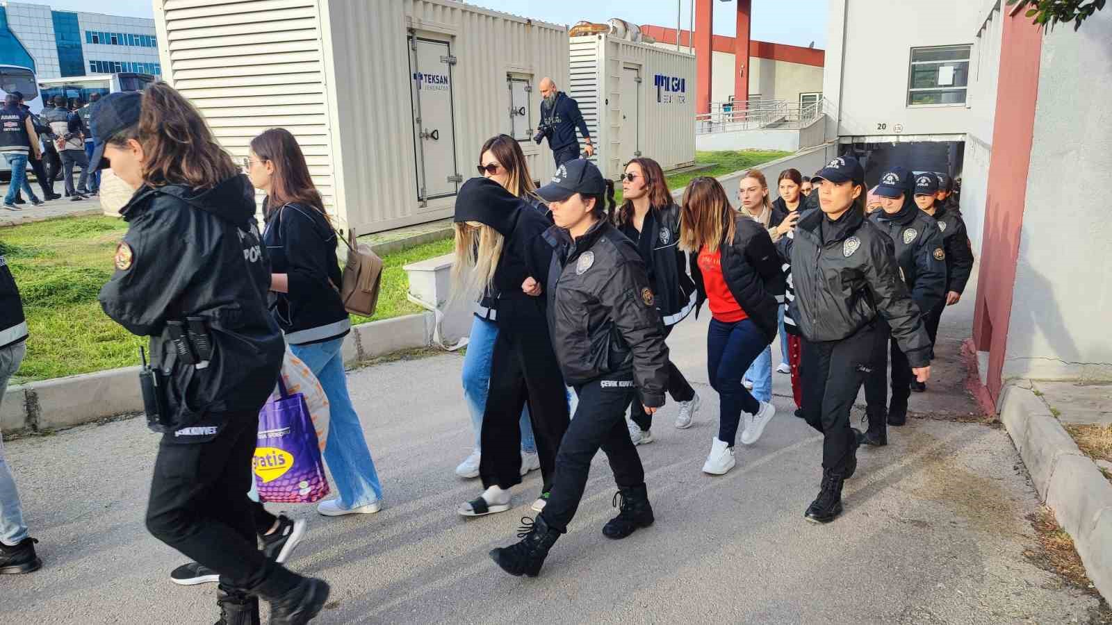 Bayğaralar suç örgütüne yönelik operasyonda gözaltına alınan 287 şüpheli adliyeye sevk edildi
