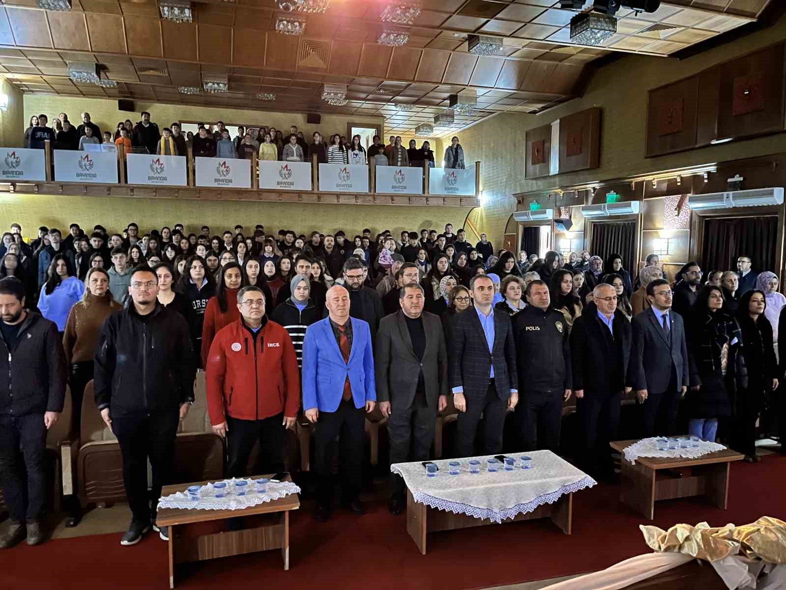 Bayındır’da öğrencilerden türkü şöleni
