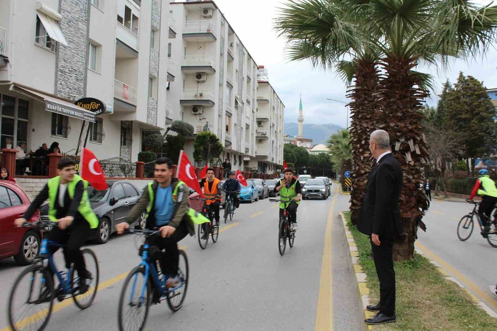 Bayrak için pedal çevirdiler
