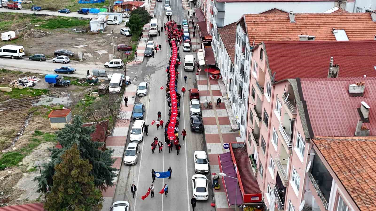 Bayrak Sevgisi Haftasında coşkulu yürüyüş
