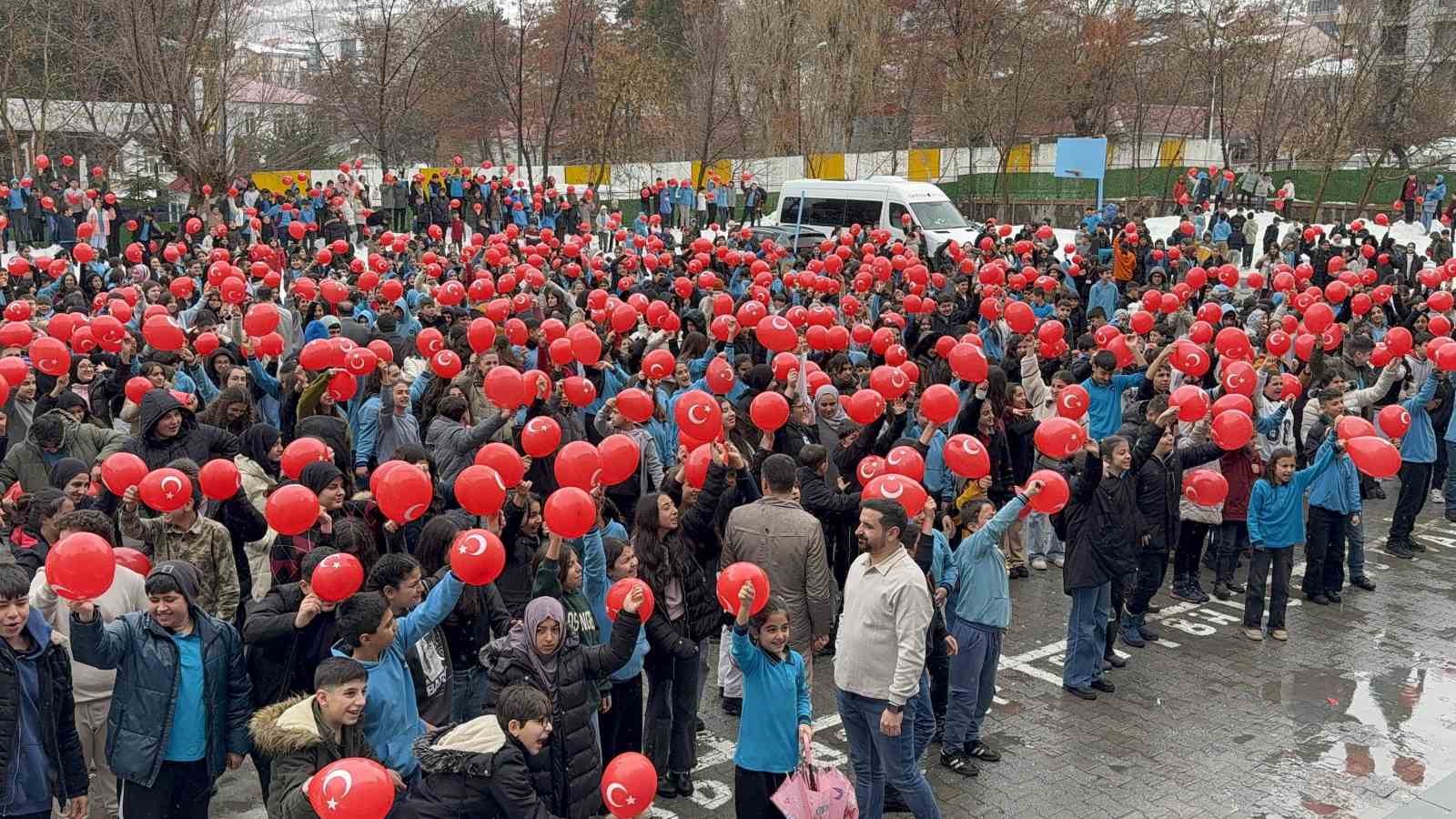 ‘Bayrak sevgisi’ temasıyla okullarda ikinci dönem başladı

