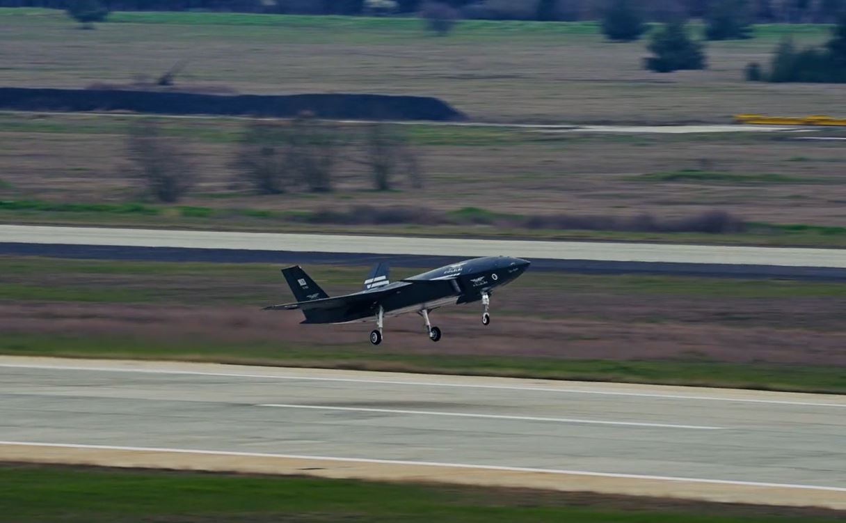 Bayraktar KIZILELMA eğitim uçuşunu başarıyla tamamladı
