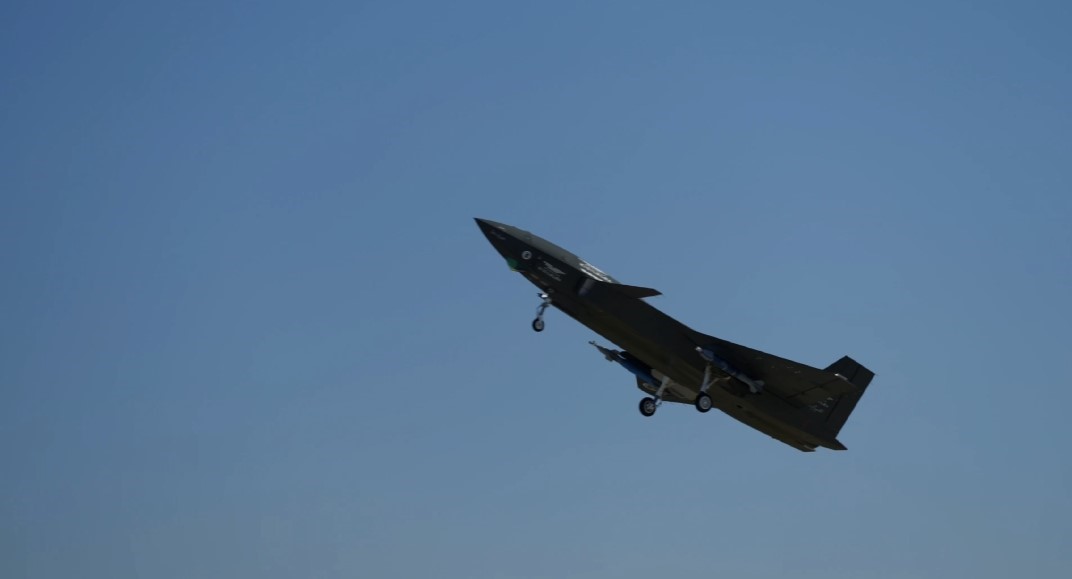 Bayraktar KIZILELMA LGK-82 ve TEBER-82 mühimmatlarıyla hedefi tam isabetle vurdu
