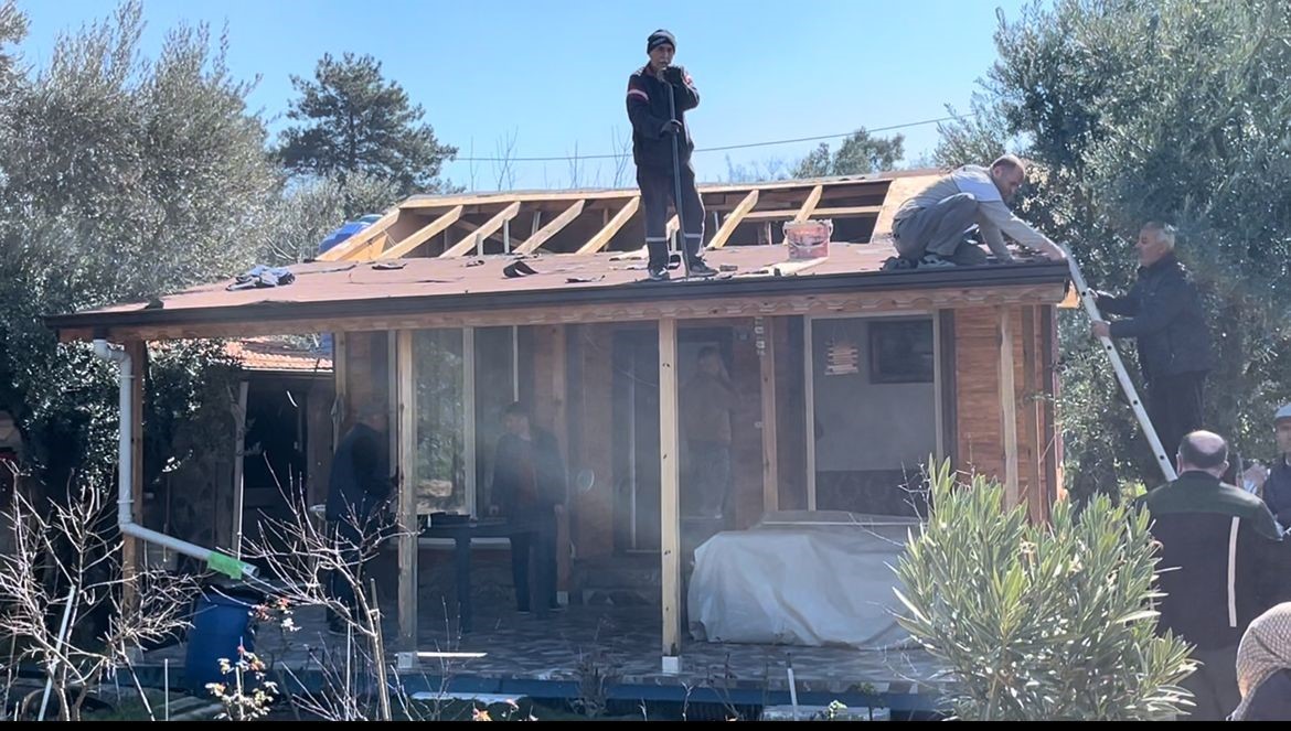 Bayram arifesinde evlerine yıkım ekibi gelince belediye başkanına beddua yağdırdı: "Sana verdiğimiz oylar haram olsun"
