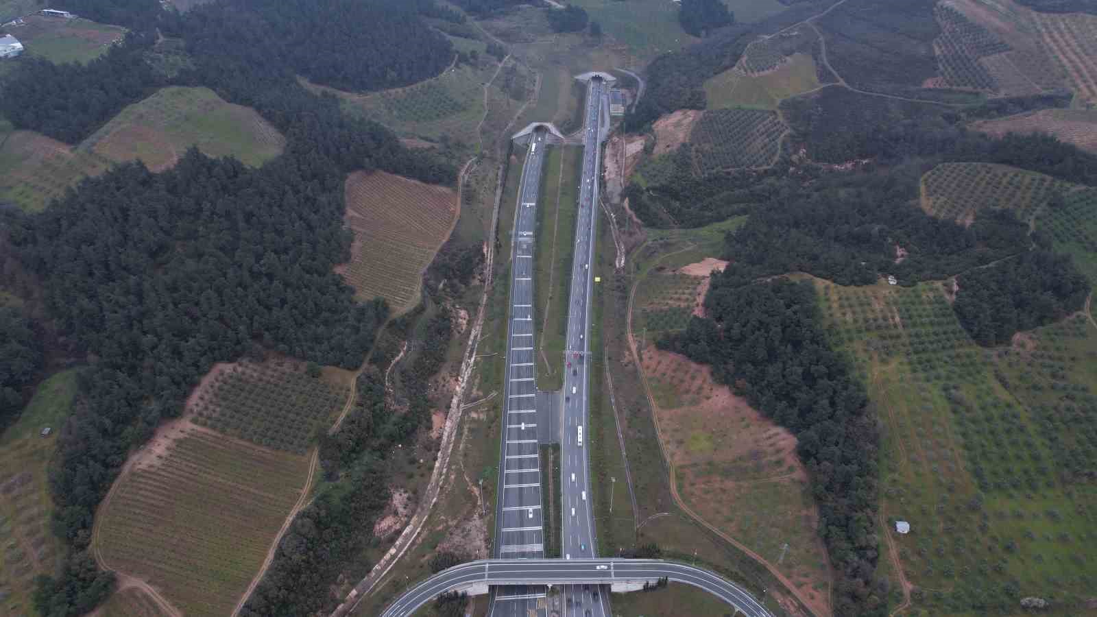 Bayram dönüşü Bursa otoyolunda yoğunluk: İstanbul istikametinde trafik yavaşladı
