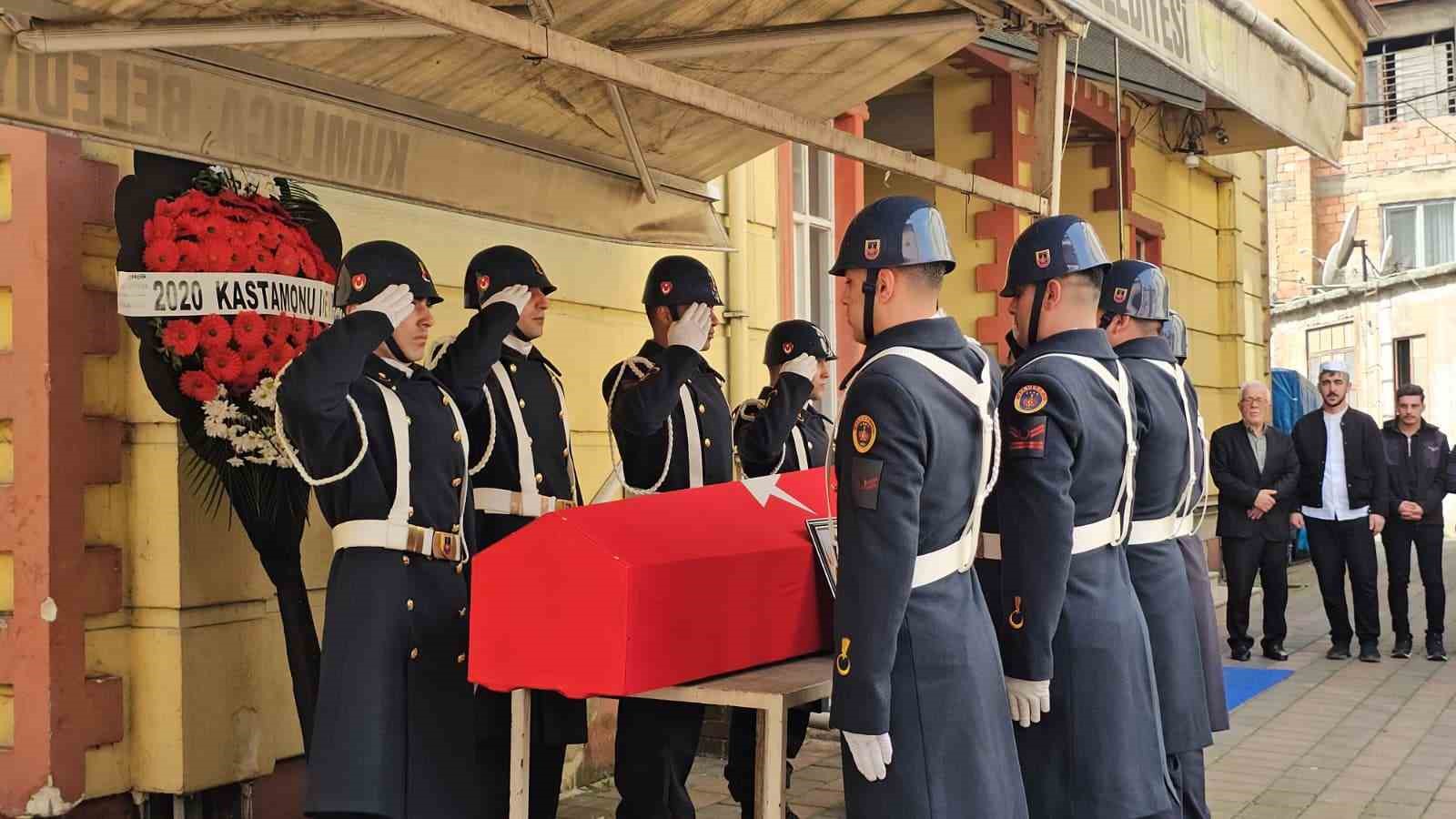 Bayram dönüşü motosikleti ile kaza yapan Uzman Çavuş dualarla son yolculuğuna uğurlandı
