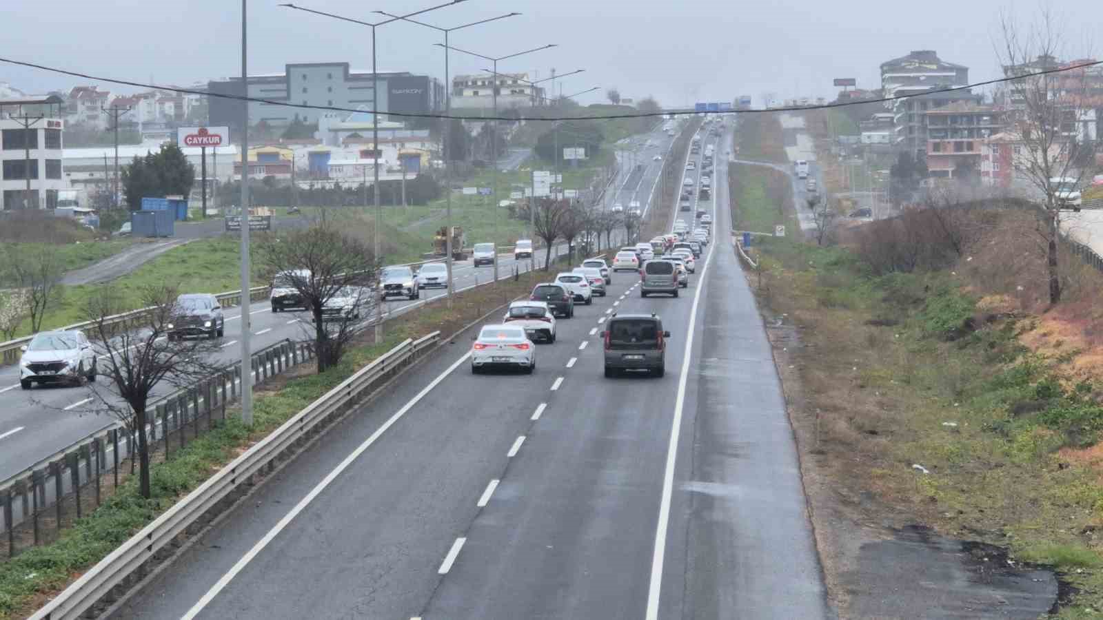 Bayram dönüşü Tekirdağ-İstanbul yolunda yoğunluk
