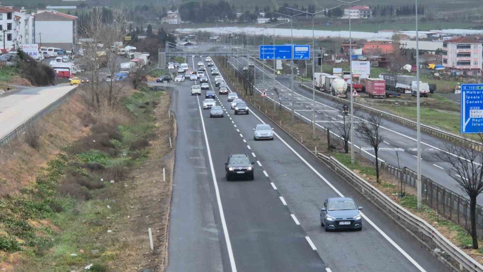 Bayram dönüşü Tekirdağ-İstanbul yolunda yoğunluk
