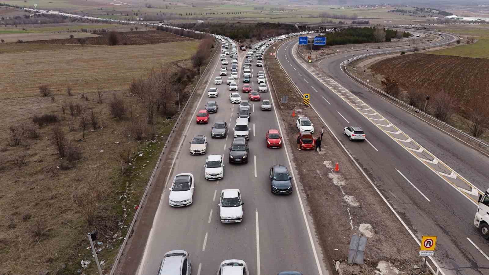 Bayram dönüşünde Kemikli rampalarında trafik yoğunluğu başladı
