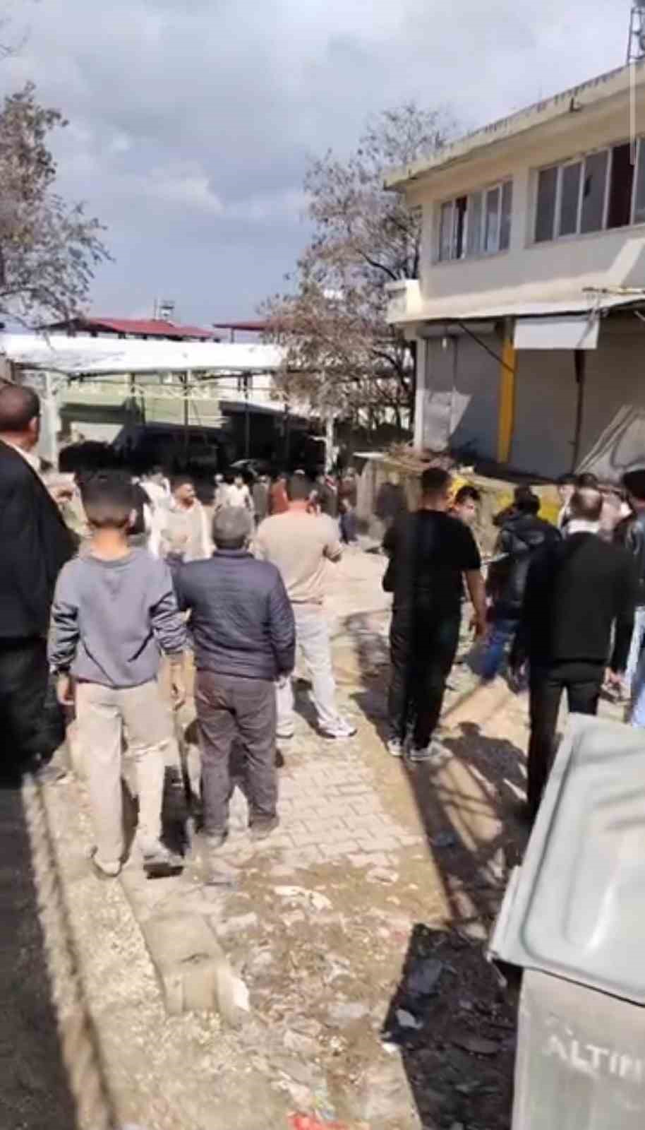 Bayram günü mahalle savaş alanına döndü: 3 ölü, 22 yaralı
