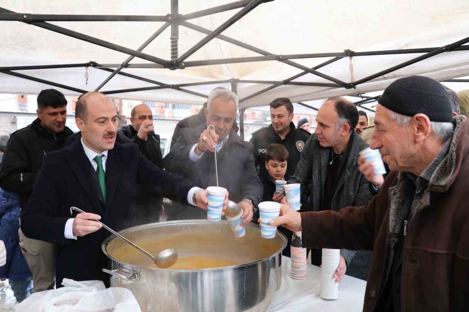 Bayram namazında camiler doldu taştı
