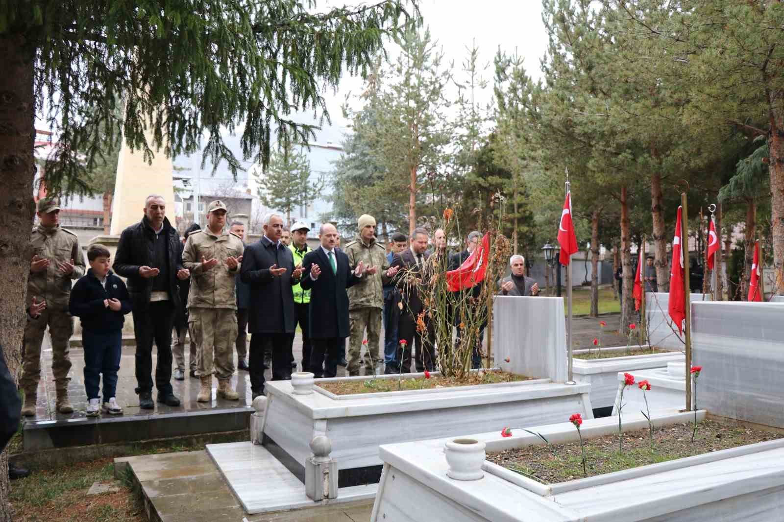 Bayram namazında camiler doldu taştı

