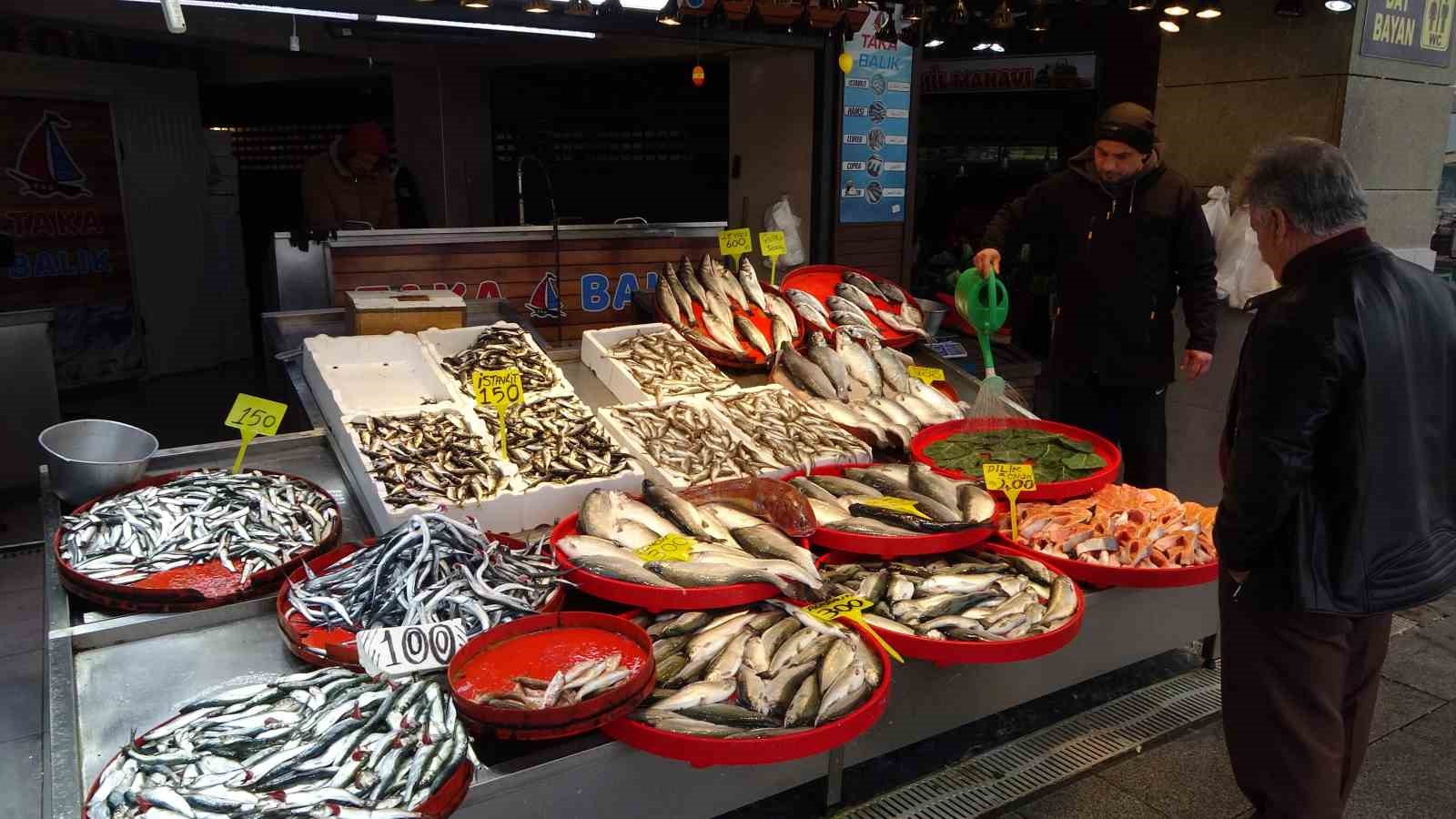 Bayram öncesi balık tezgahlarında bolluk

