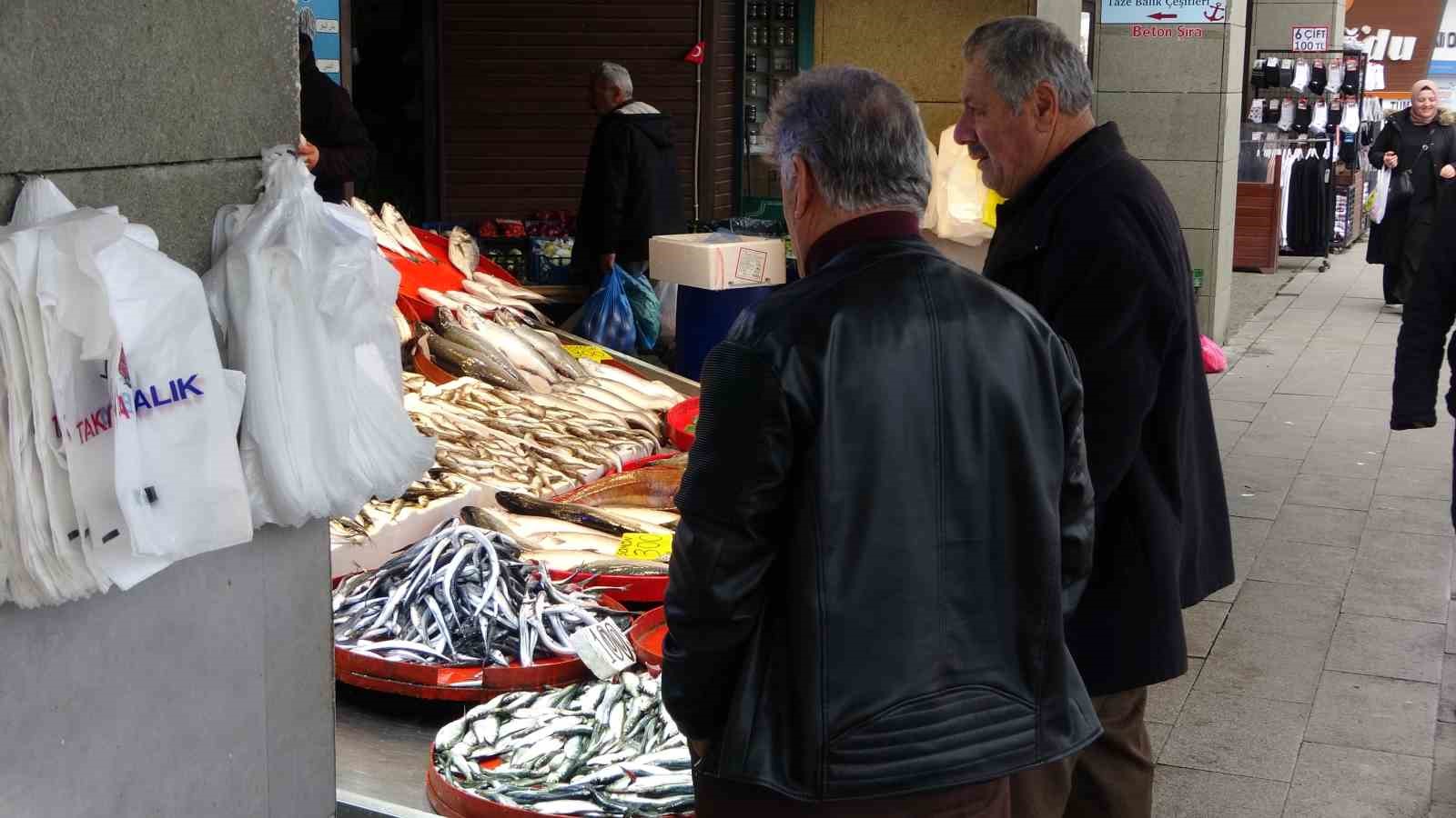 Bayram öncesi balık tezgahlarında bolluk
