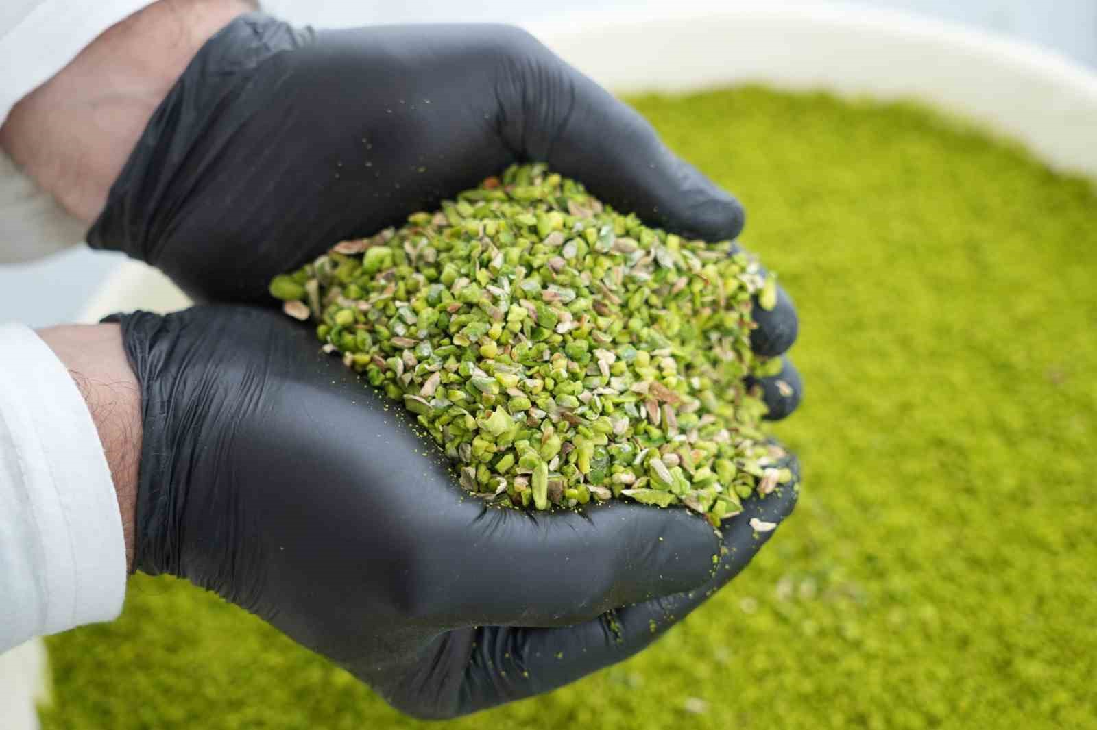 Bayram öncesi Gaziantep’te baklava mesaisi
Bayram öncesi Gaziantep’te baklava mesaisi