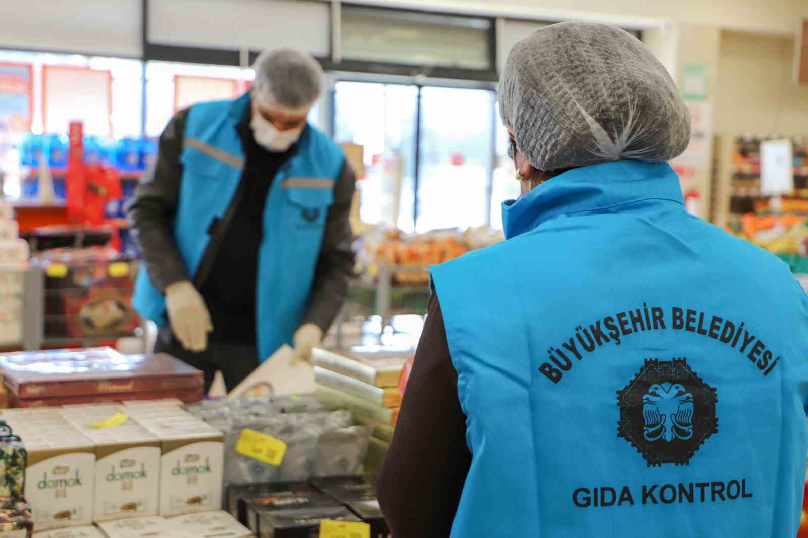 Bayram öncesi gıda satışı yapan iş yerleri denetlendi
