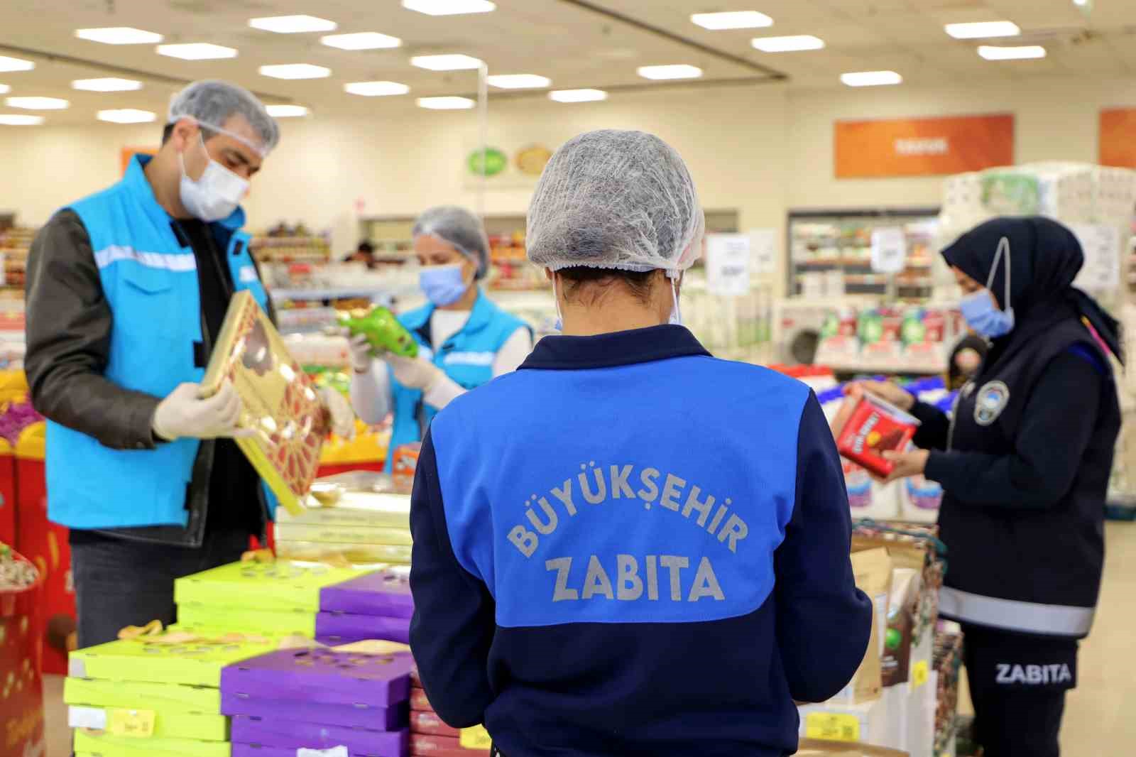 Bayram öncesi gıda satışı yapan iş yerleri denetlendi
