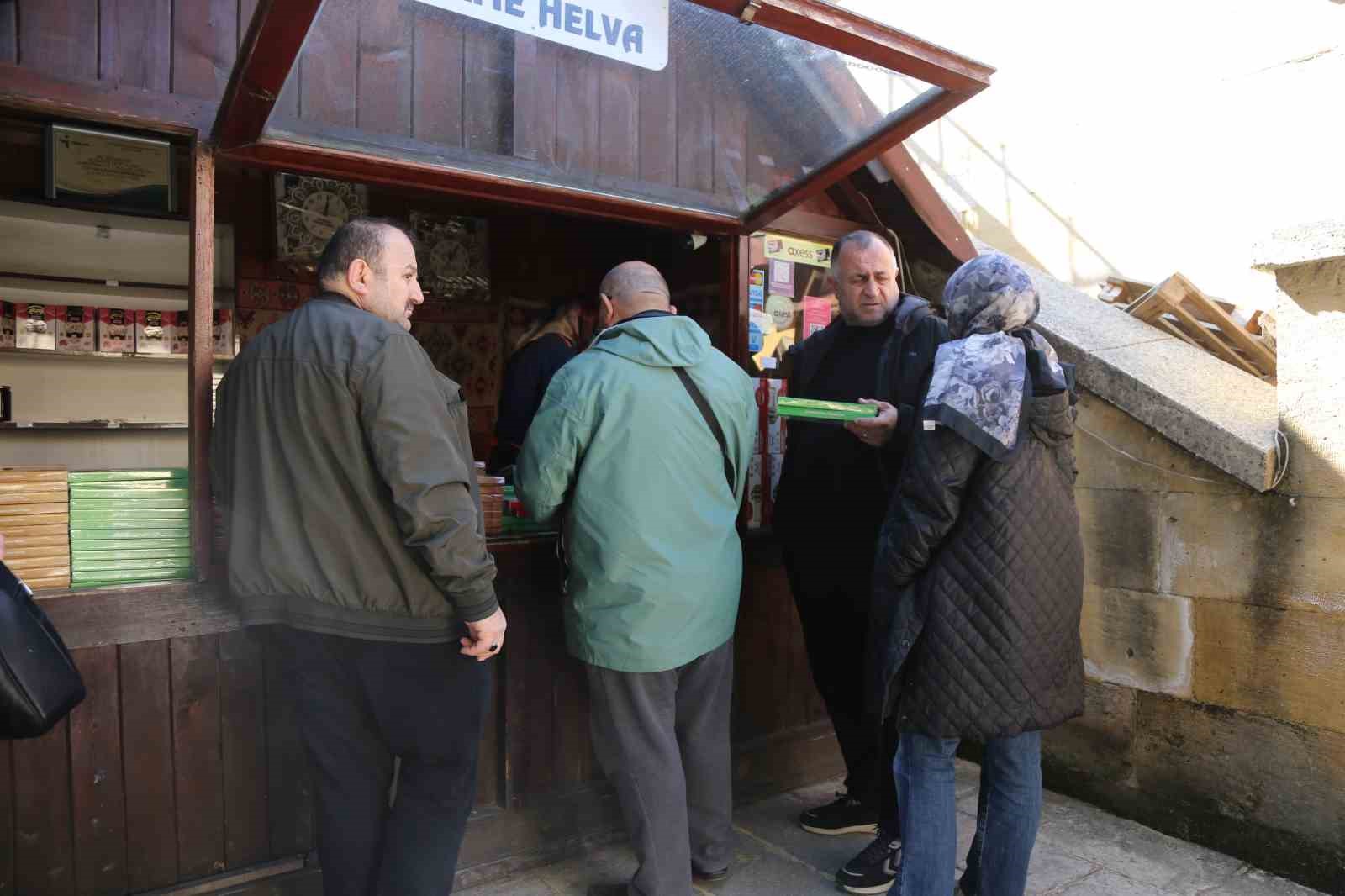 Bayram öncesi imalathanelerde saray helvası mesaisi
