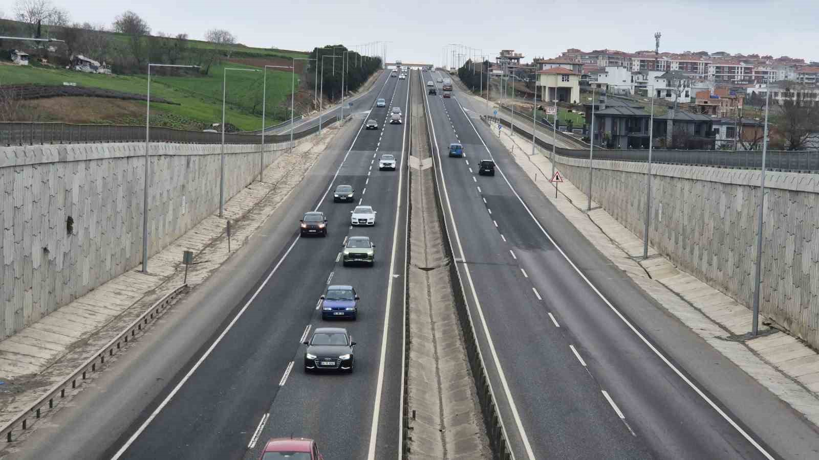 Bayram tatili başladı: İstanbul-Tekirdağ yolunda trafik yoğunluğu arttı
