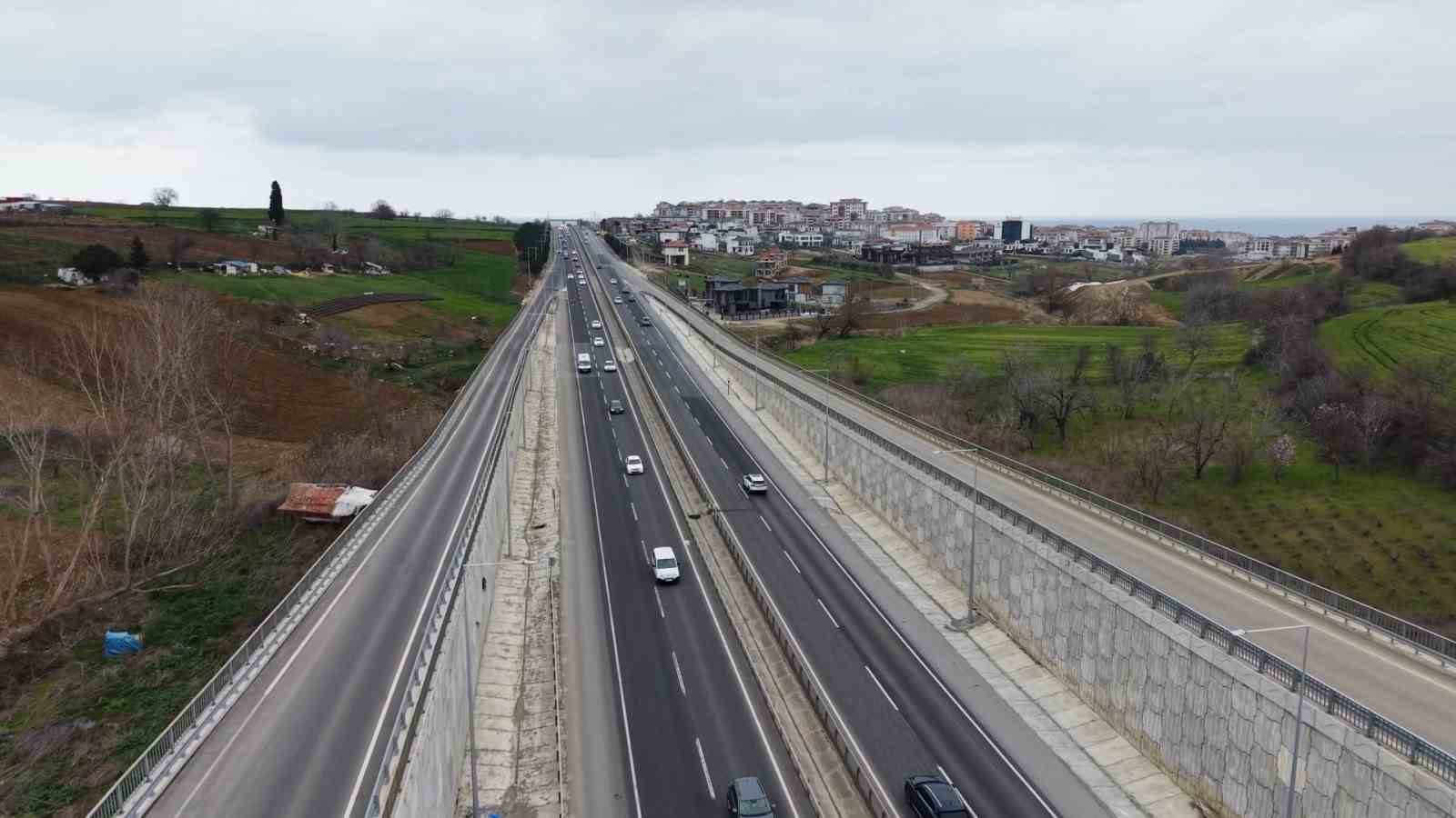 Bayram tatili başladı: İstanbul-Tekirdağ yolunda trafik yoğunluğu arttı
