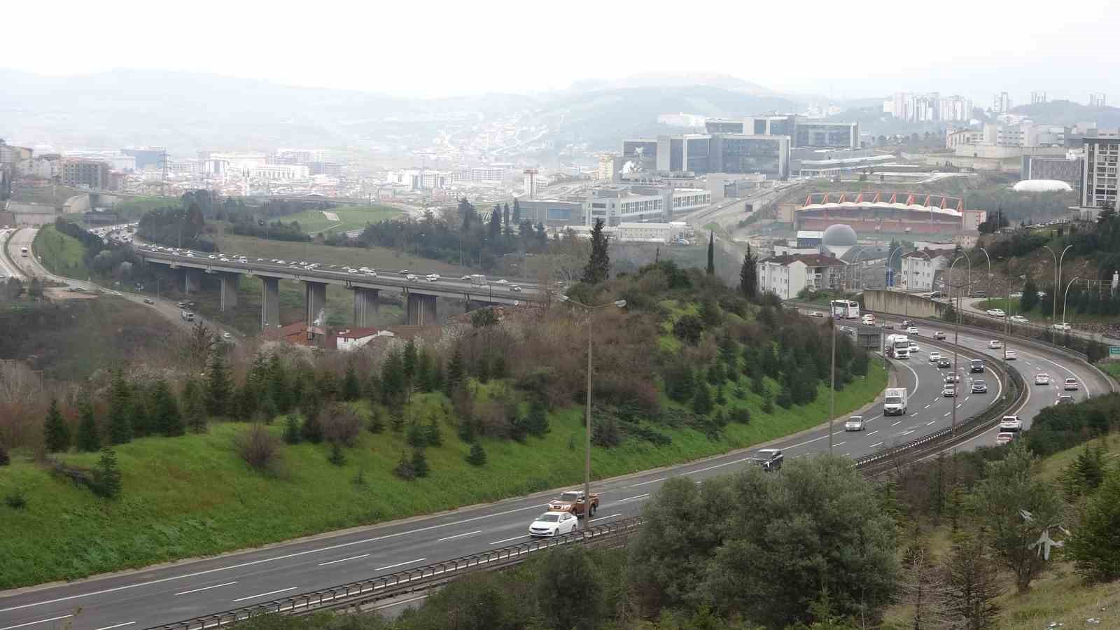 Bayram tatili dönüşleri başladı, TEM’de akıcı yoğunluk hakim
