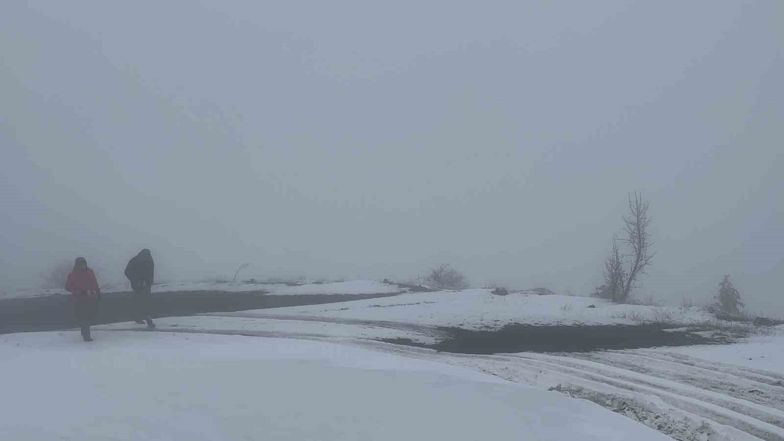 Bayram tatilinde kar yağışının tadını çıkardılar
