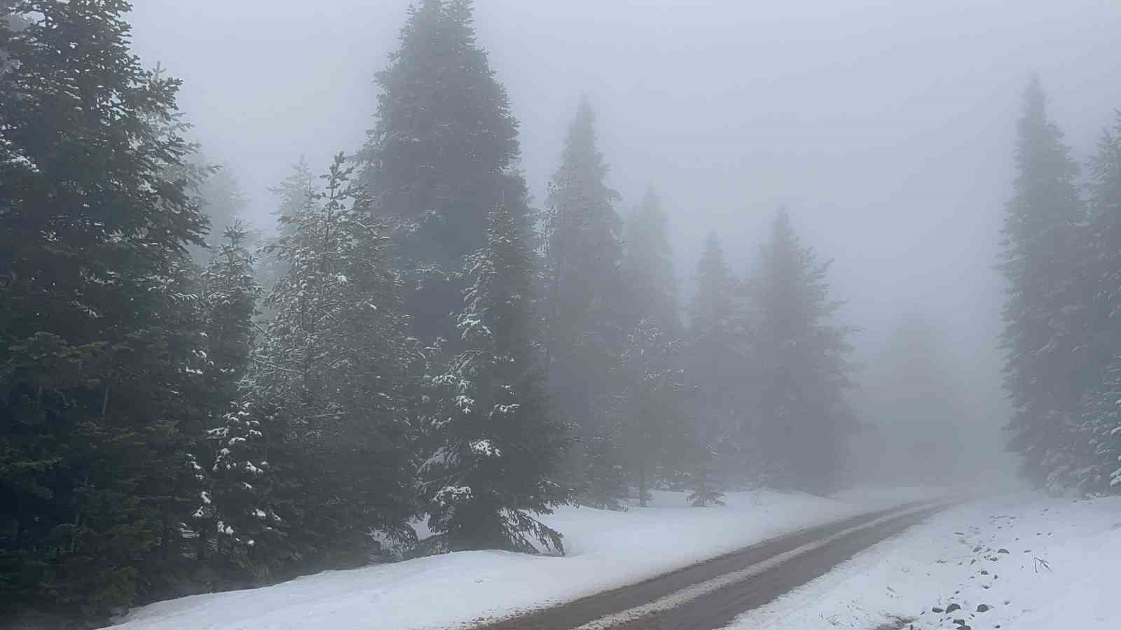 Bayram tatilinde kar yağışının tadını çıkardılar
