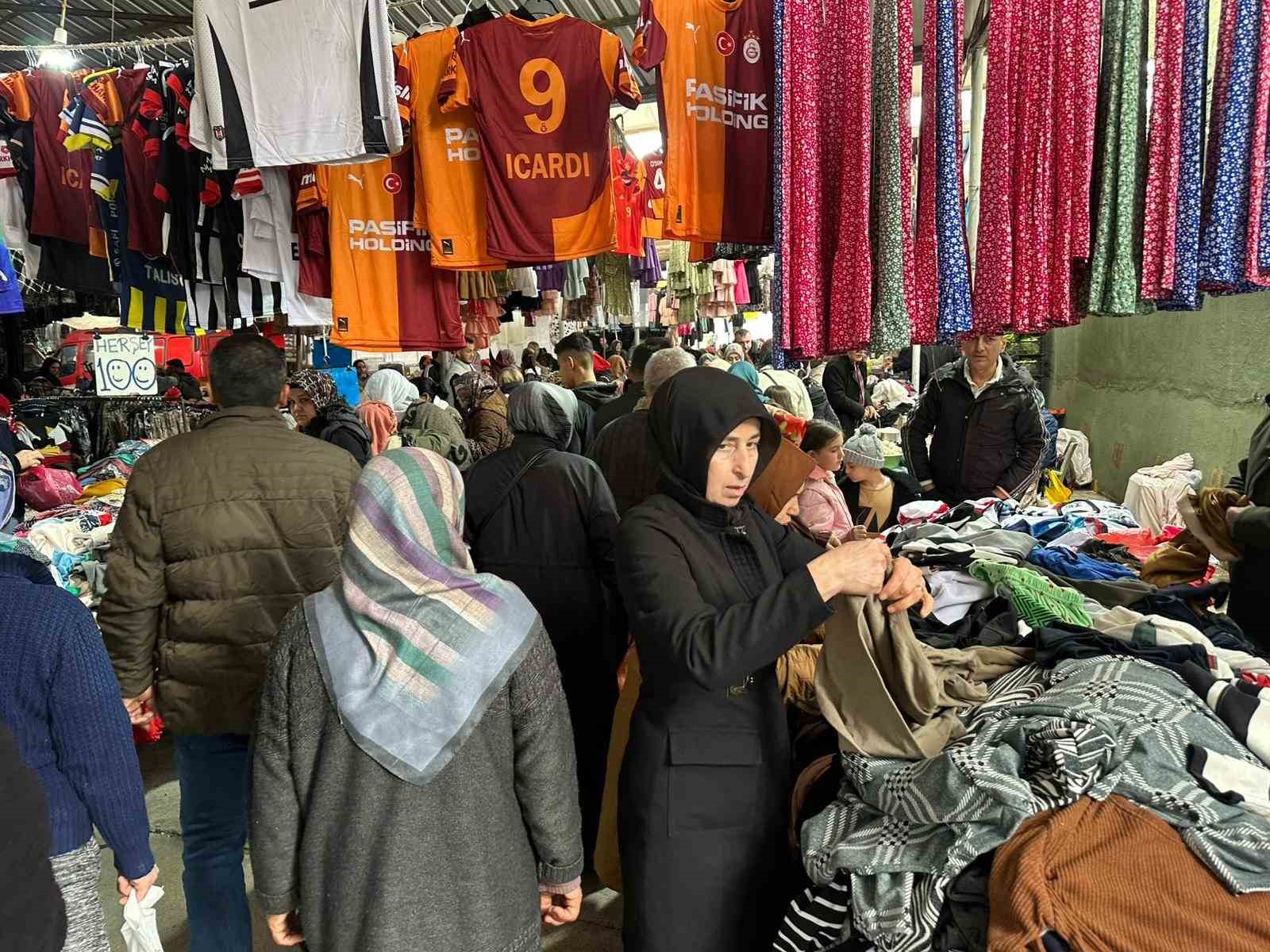 Bayram yoğunluğu: Esnafın yüzü güldü
