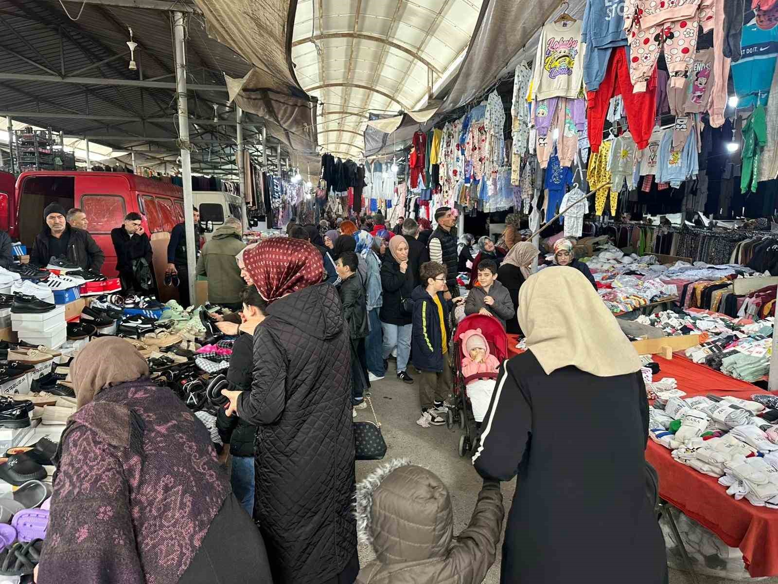 Bayram yoğunluğu: Esnafın yüzü güldü
