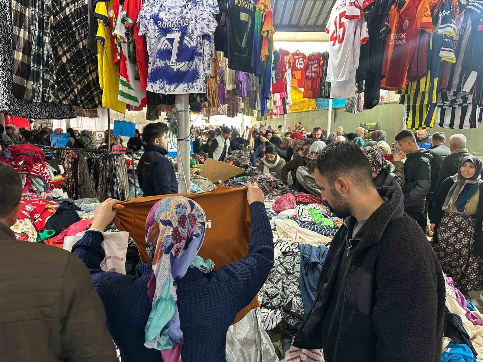 Bayram yoğunluğu: Esnafın yüzü güldü
