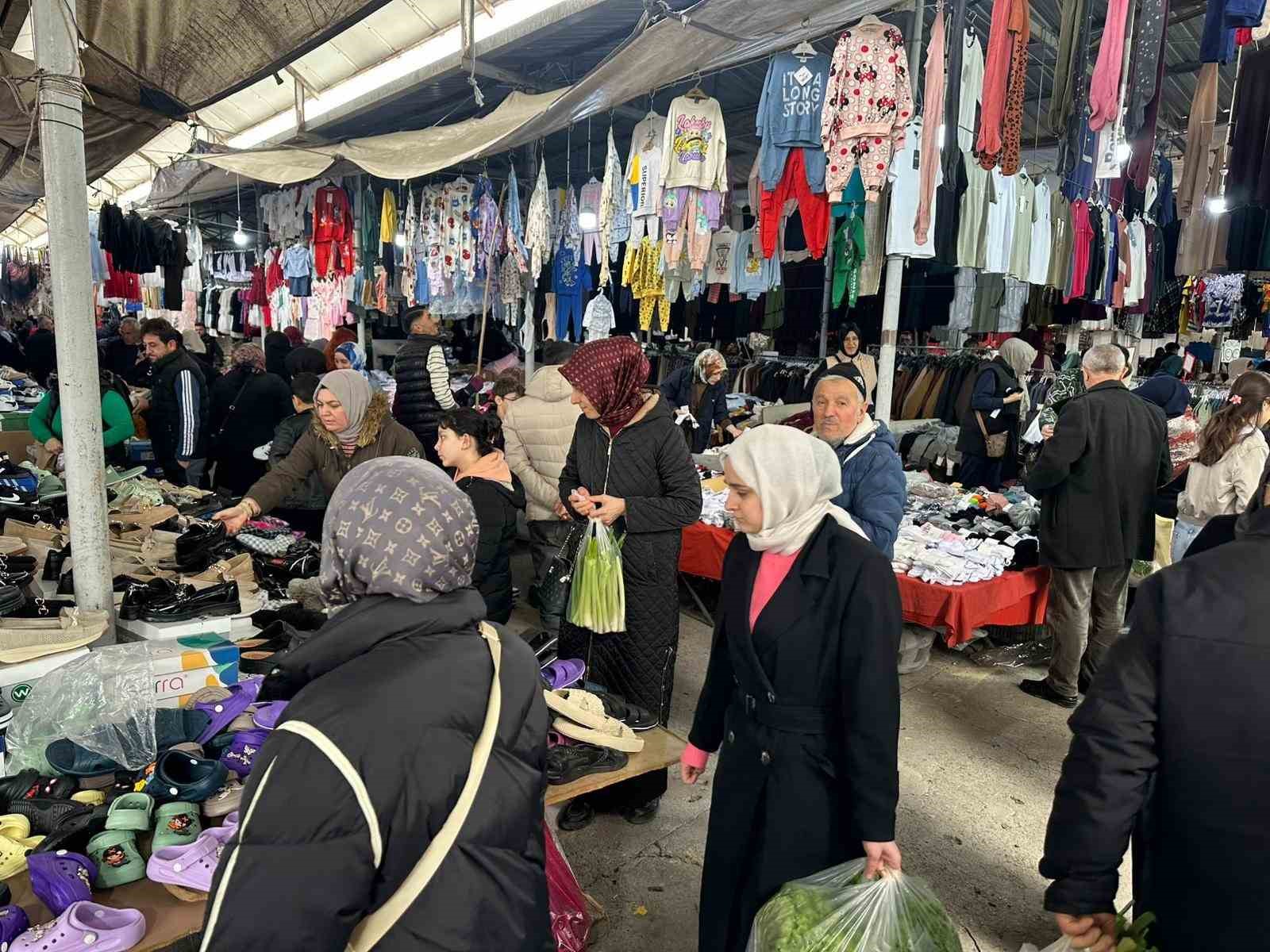 Bayram yoğunluğu: Esnafın yüzü güldü
