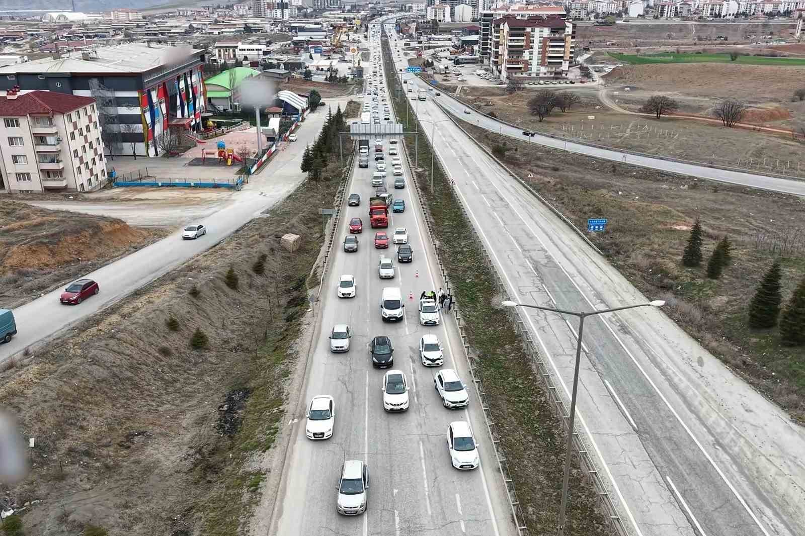 Bayram yolculuğu başladı: 43 ilin geçiş güzergahında trafik hareketliliği arttı
