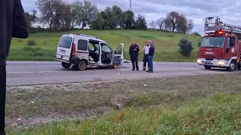 Bayram yolunda feci kaza: Otomobiller kafa kafaya çarpıştı, 7 kişi yaralandı
