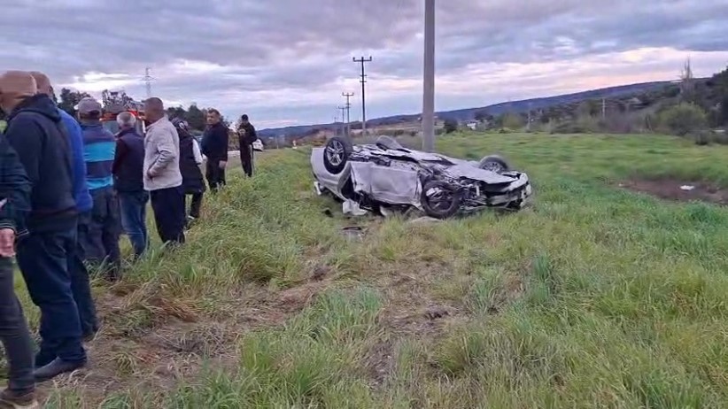 Bayram yolunda feci kaza: Otomobiller kafa kafaya çarpıştı, 7 kişi yaralandı
