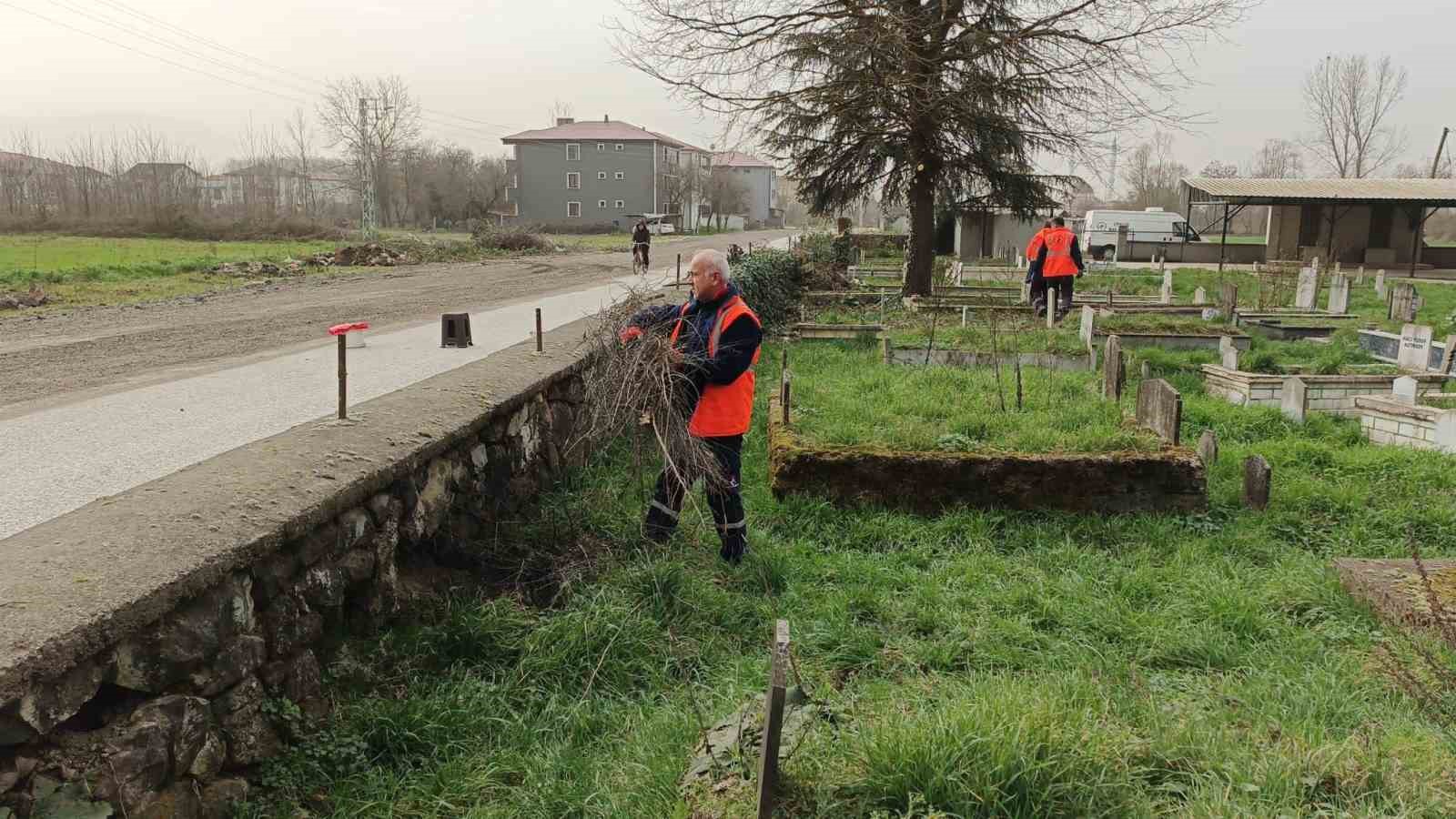 Bayrama kadar tüm mezarlıklar temizlenecek
