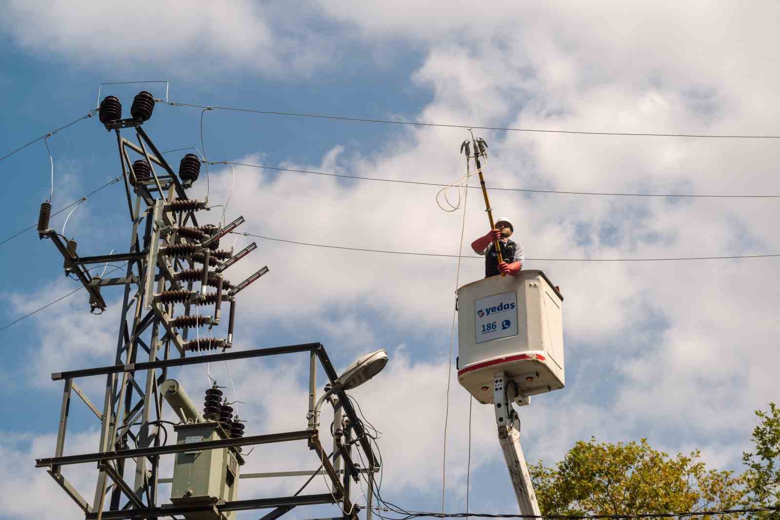 Bayramda 2,5 milyon aboneye kesintisiz enerji için önlemler alındı
