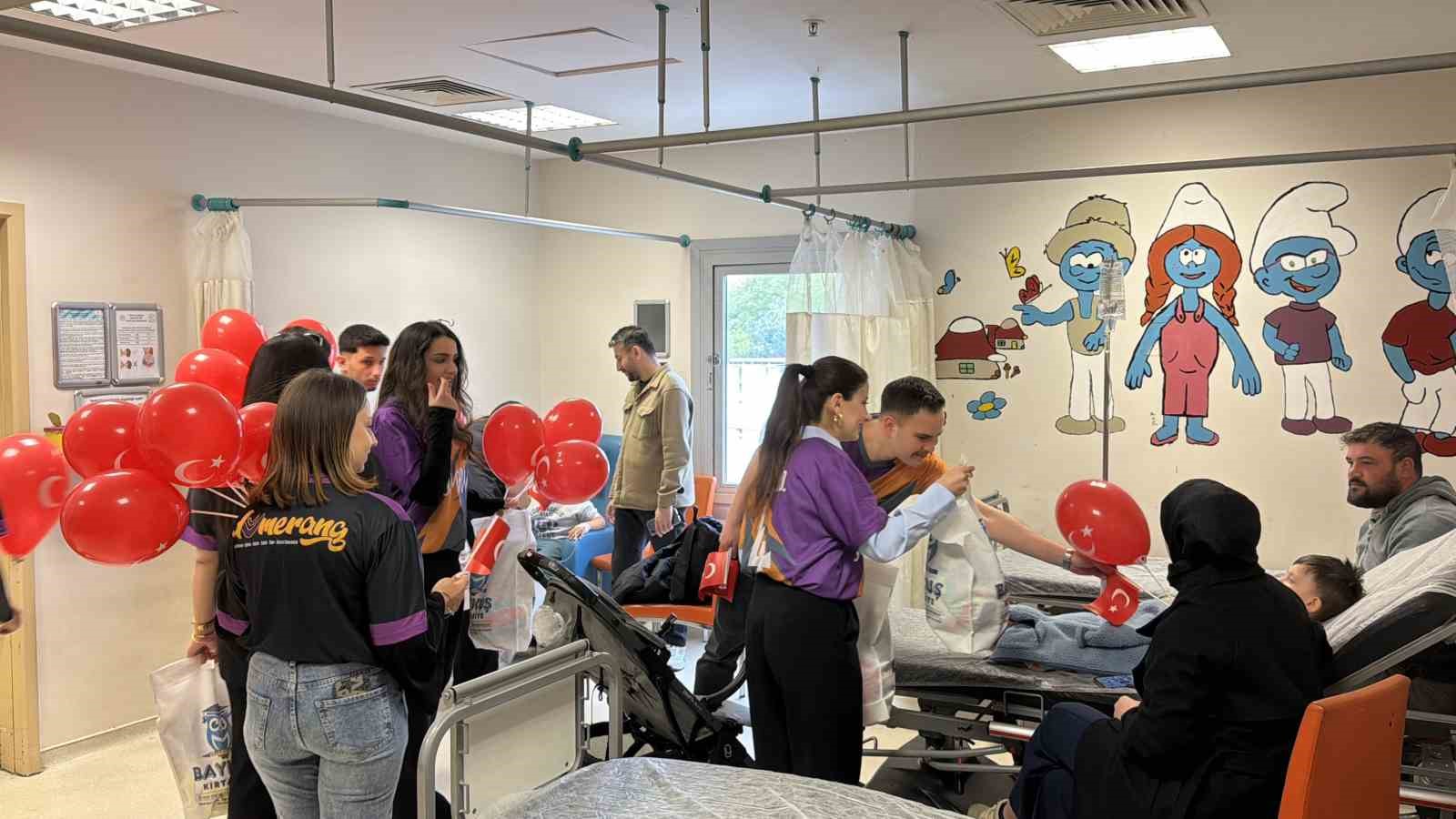 Bayramı hastanede geçiren çocuklara anlamlı ziyaret
