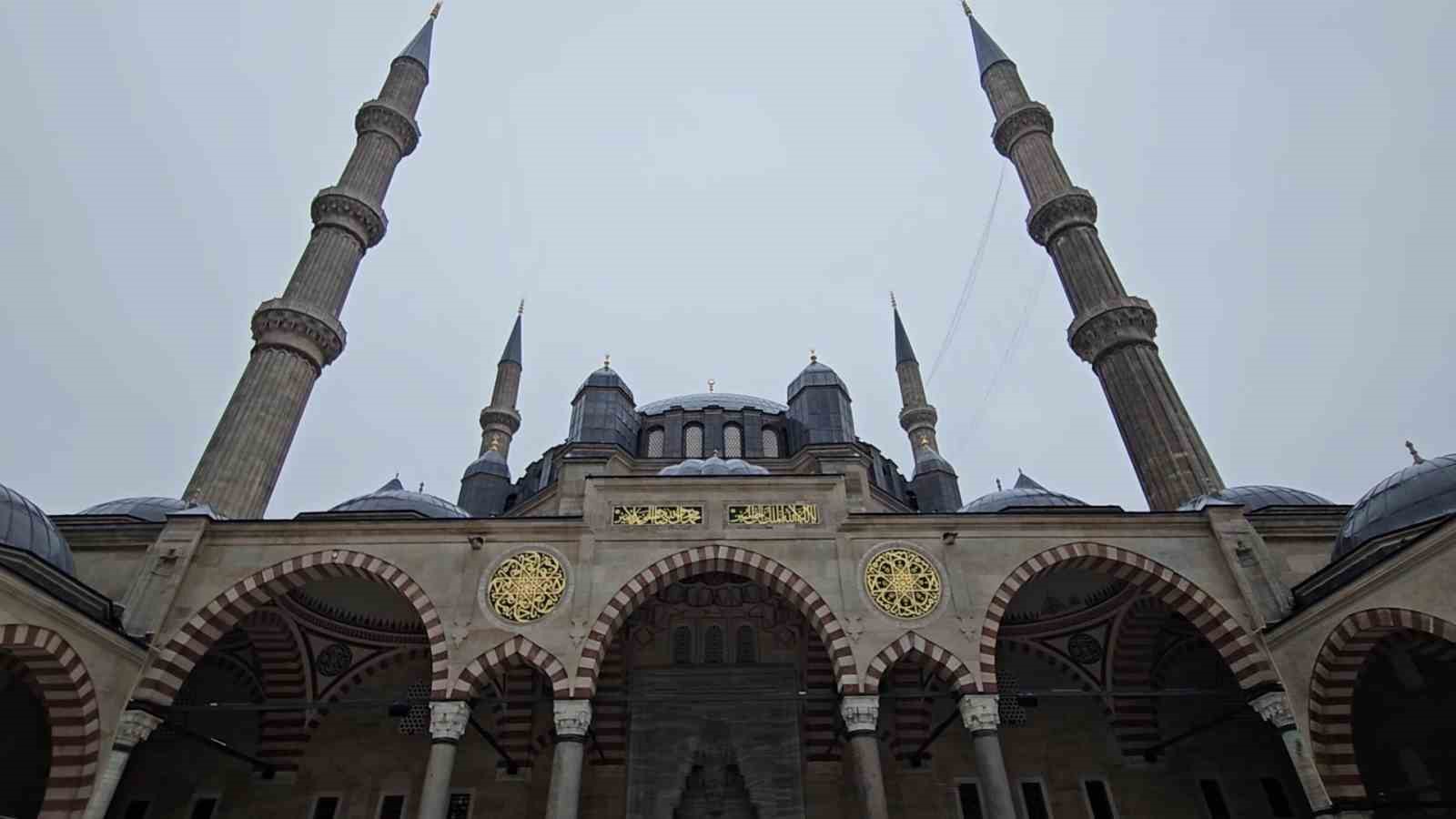 Bayramın ikinci günü vatandaşlar Edirne’ye akın etti
