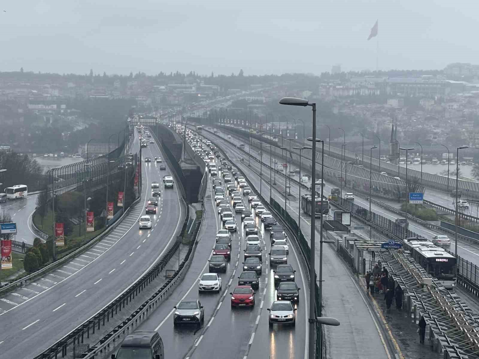 Bayramın ikinci gününde İstanbul’da trafik yoğunluğu
