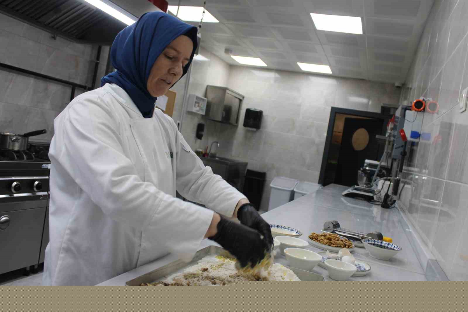 Bayramın vazgeçilmez tatlısı: ‘Kayseri Nevzinesi’
