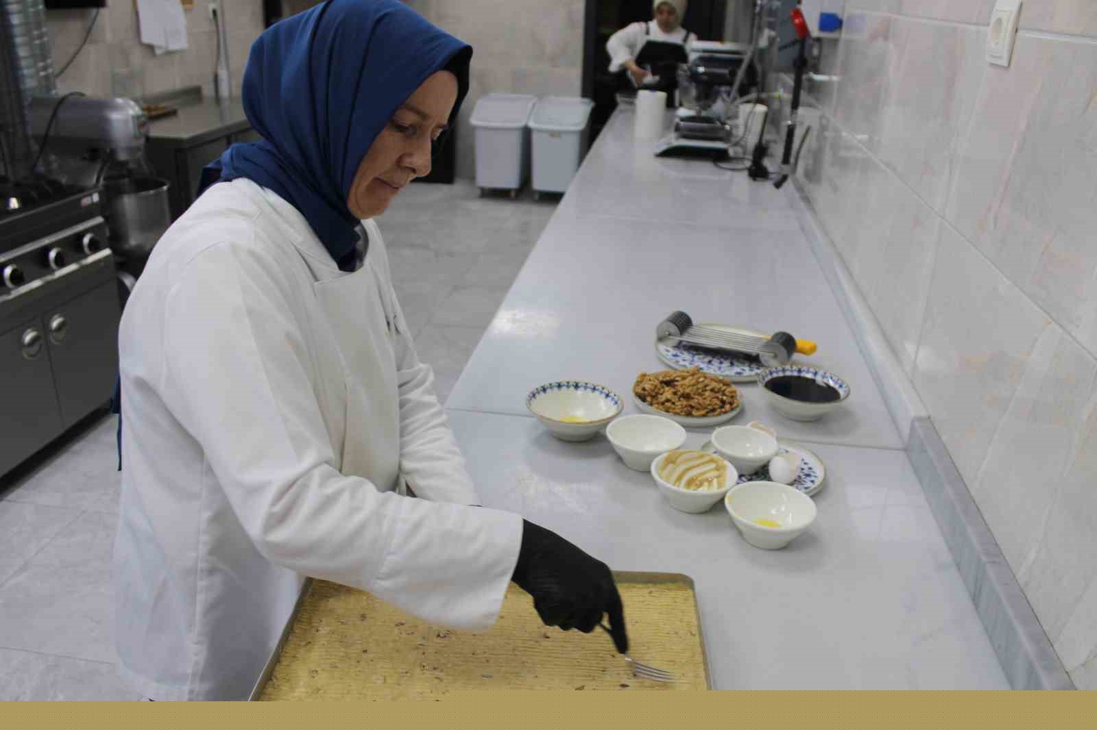 Bayramın vazgeçilmez tatlısı: ‘Kayseri Nevzinesi’
