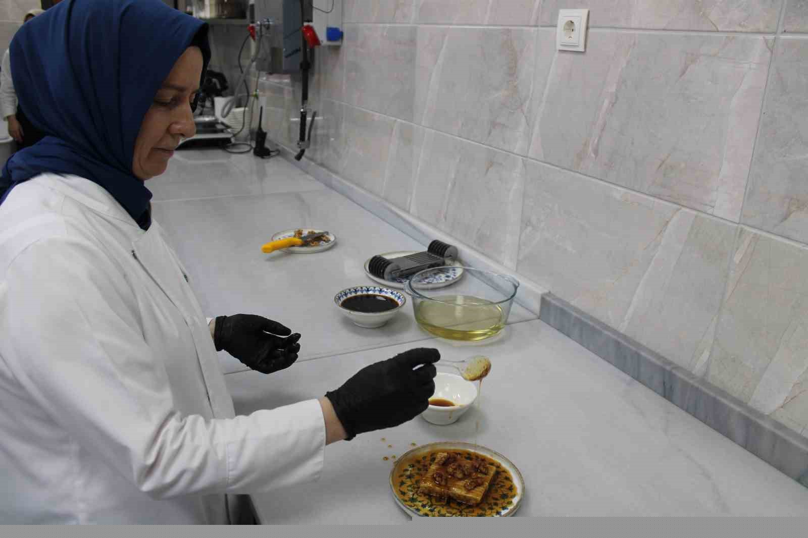 Bayramın vazgeçilmez tatlısı: ‘Kayseri Nevzinesi’
